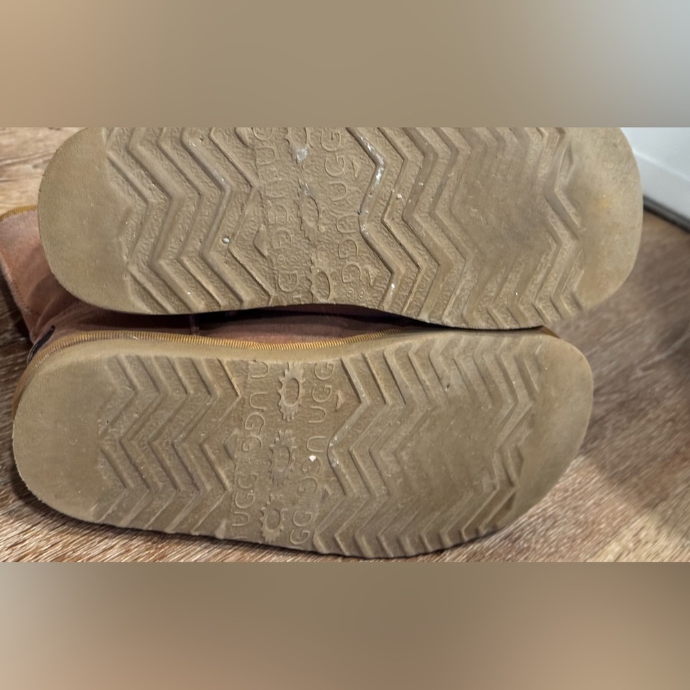 🤎 UGG Australia Classic Short Boots – Tan 🤎 - Picture 4 of 4
